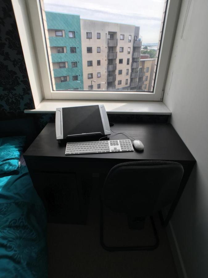 Luxury 2 Bed Penthouse Apartment Near Station London Exterior foto